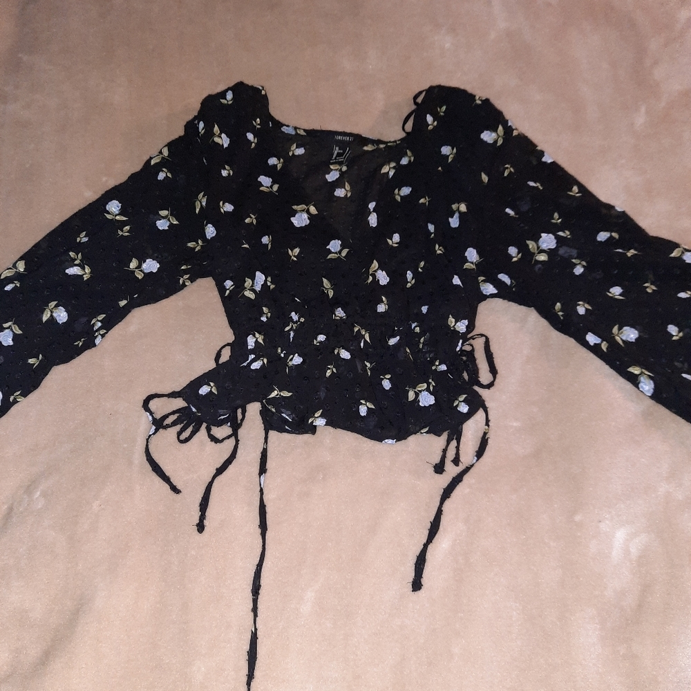 Forever 21 floral low cut cropped blouse